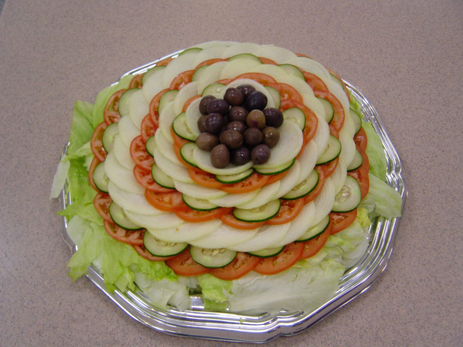 lettucetomatoonionplatter.jpg